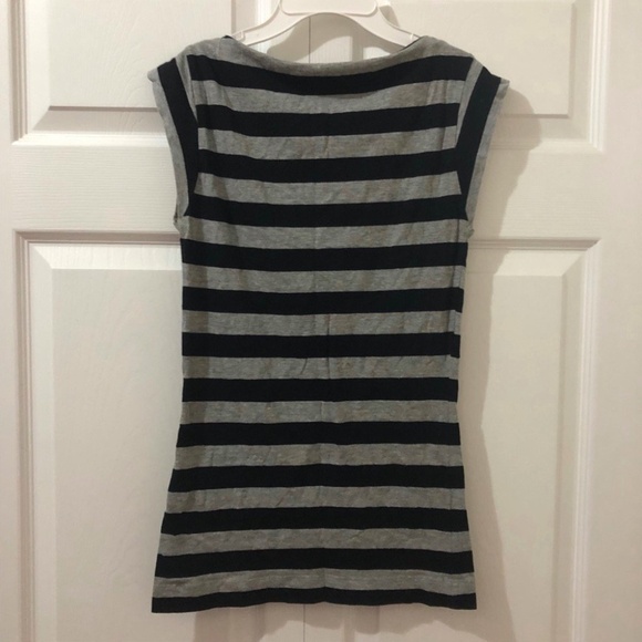 3/$15 - Striped t-shirt - Picture 4 of 5